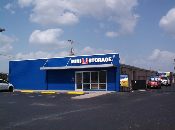 Mini U Storage  Bradenton  5717 14th Street West 