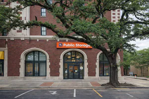 Public Storage - New Orleans - 1901 St Charles Ave 