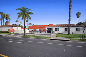 Public Storage - Fountain Valley - 17300 Newhope Street 